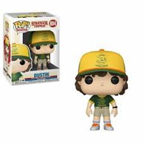 Coisas estranhas do Funko pop espalhando poeira no acampamento